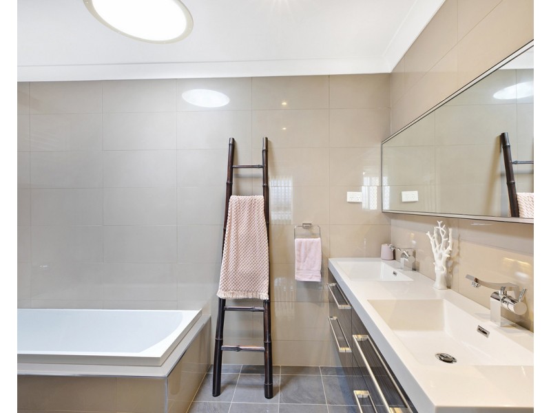 1 Strickland Road, Killarney Vale NSW 2261