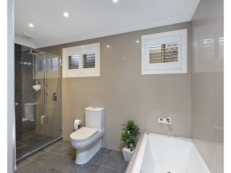 1 Strickland Road, Killarney Vale NSW 2261