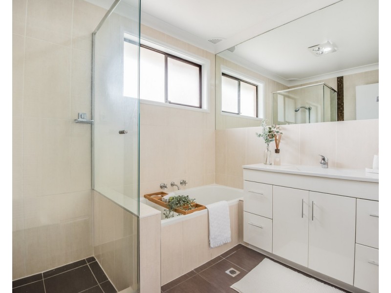 5 Rugby Close, Wyoming NSW 2250