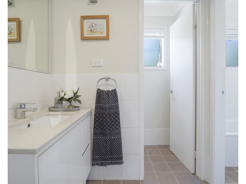 24 Dakara Avenue, Erina NSW 2250