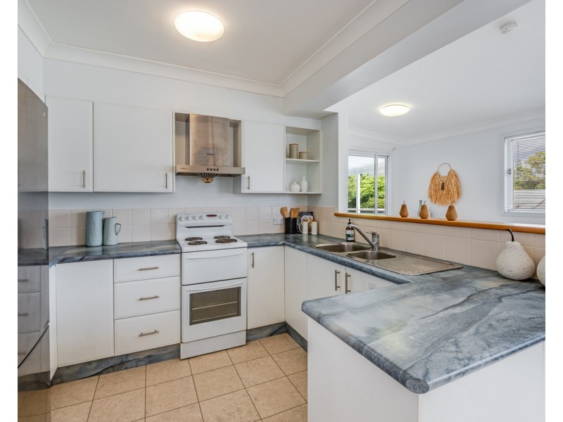 48 Orange Parade, Wyoming NSW 2250