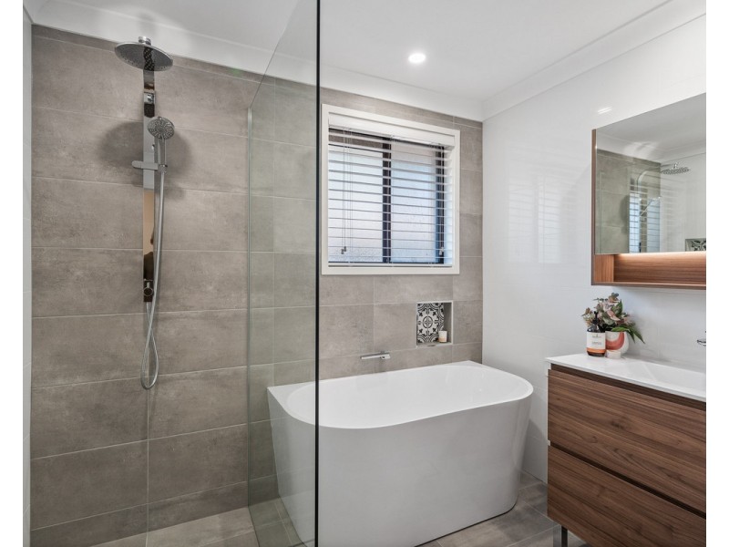 16 Georgia Avenue, Wyoming NSW 2250