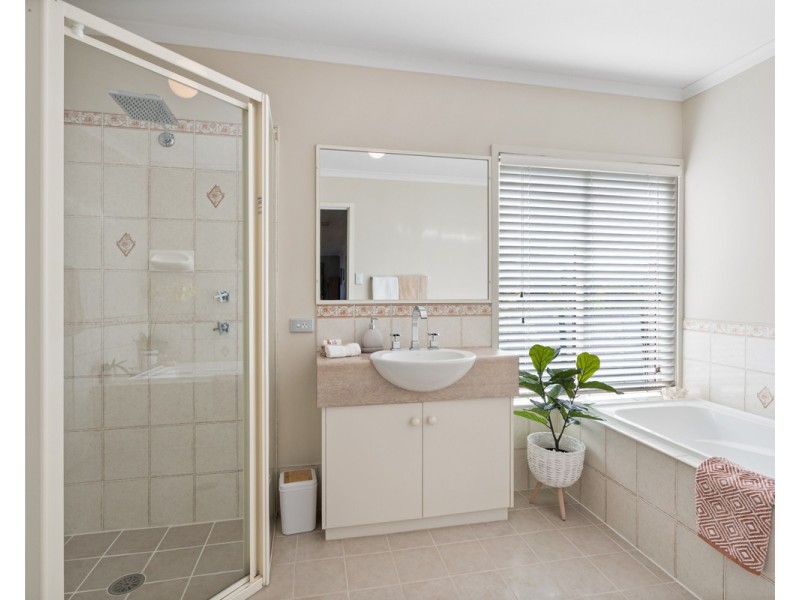 51 Bronzewing Drive, Erina NSW 2250