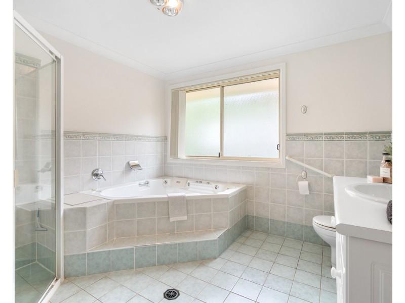 21 Thames Drive, Erina NSW 2250