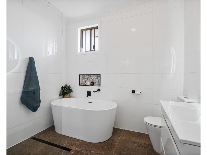 16 Lumeah Avenue, Wamberal NSW 2260