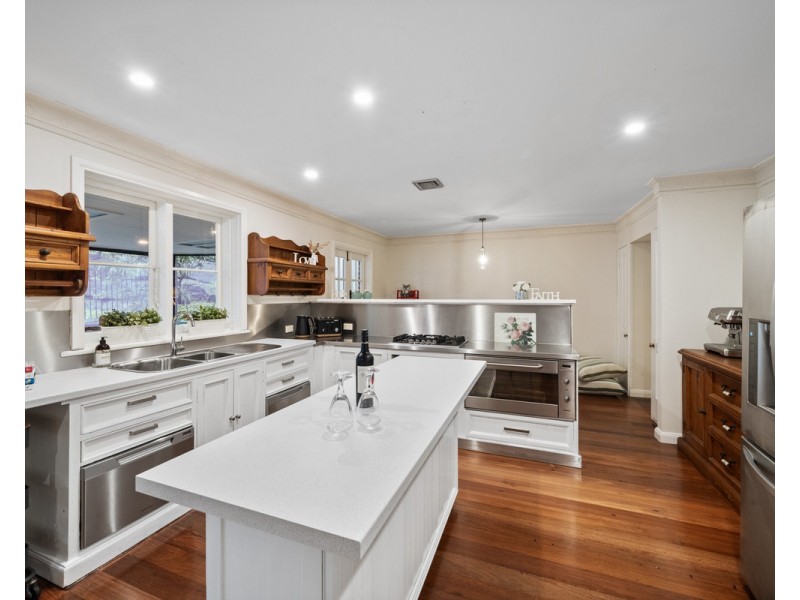 77 Wendy Drive, Point Clare NSW 2250