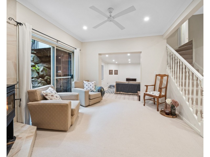77 Wendy Drive, Point Clare NSW 2250