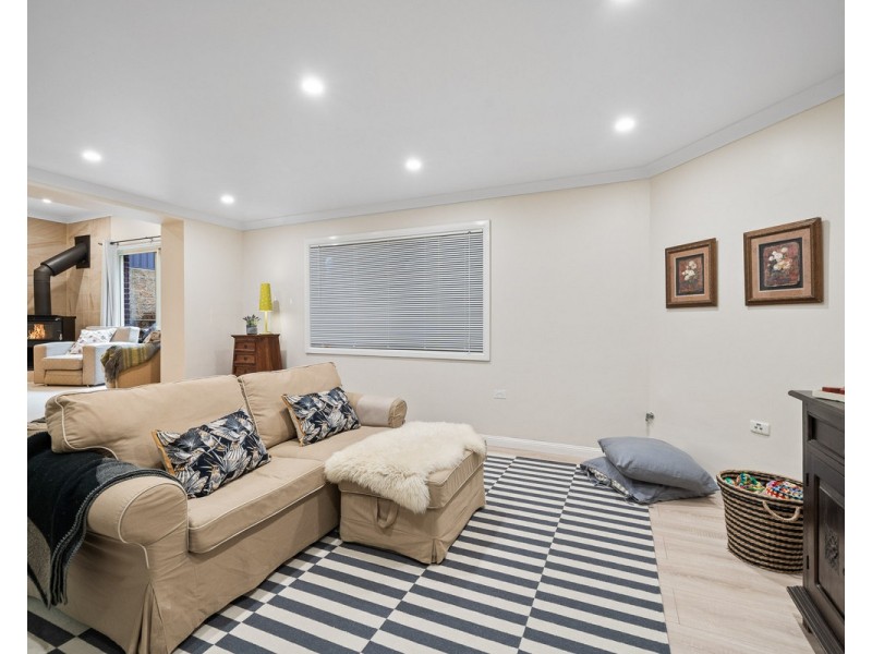 77 Wendy Drive, Point Clare NSW 2250