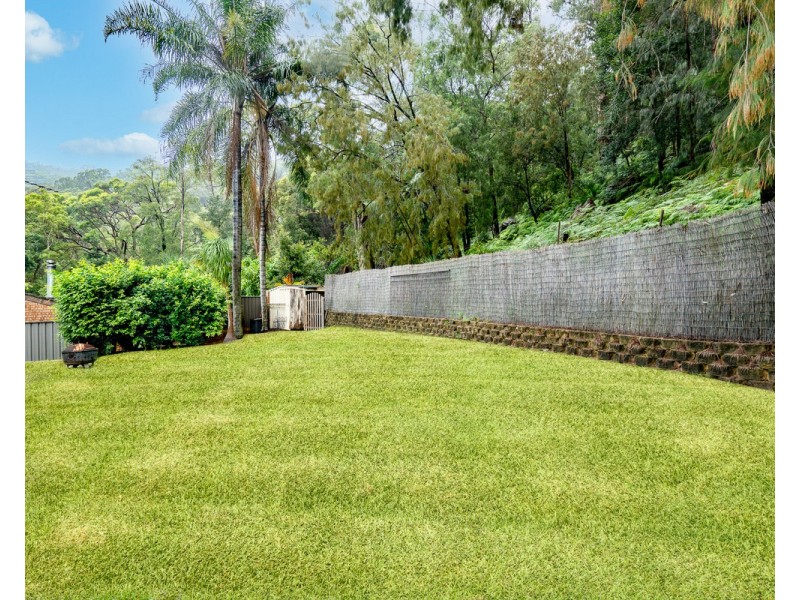 77 Wendy Drive, Point Clare NSW 2250