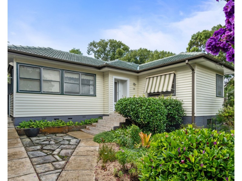 10 Glencoe Avenue, Wyoming NSW 2250