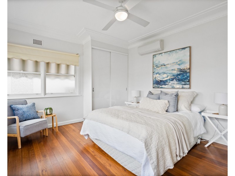 10 Glencoe Avenue, Wyoming NSW 2250