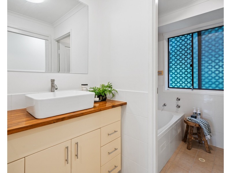 17 Paperbark Close, Wyoming NSW 2250