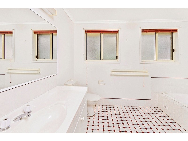 32 James Sea Dr, Green Point NSW 2251