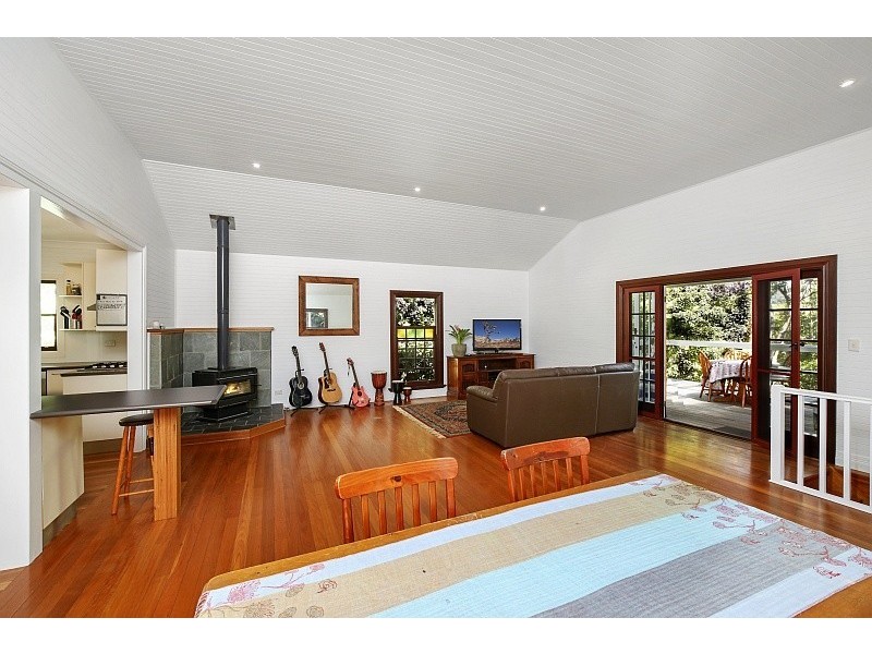 22 John Street, Forresters Beach NSW 2260
