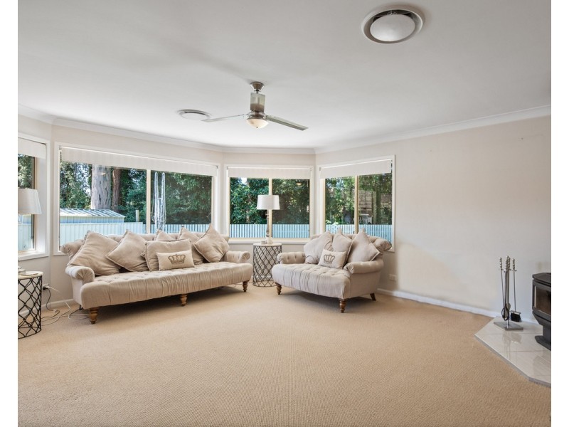 4 Rainbow Close, Lisarow NSW 2250