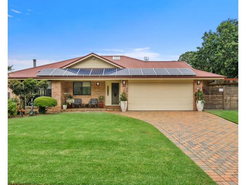 33 Cambourn Drive, Lisarow NSW 2250