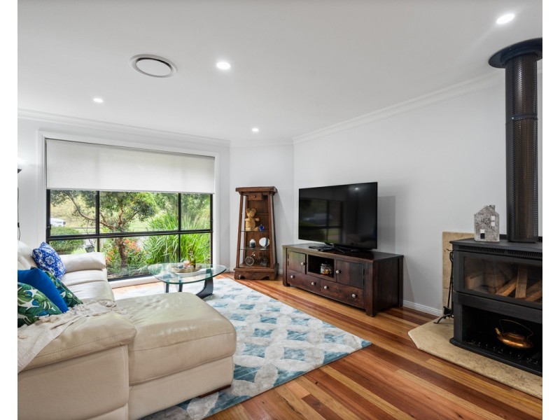 33 Cambourn Drive, Lisarow NSW 2250