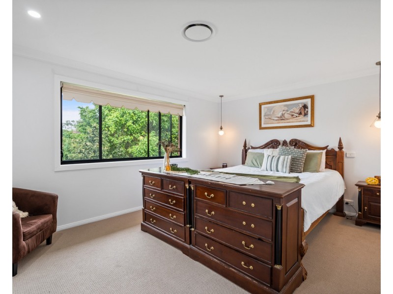 33 Cambourn Drive, Lisarow NSW 2250