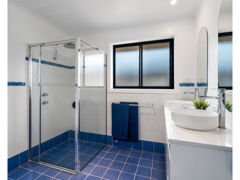 33 Cambourn Drive, Lisarow NSW 2250