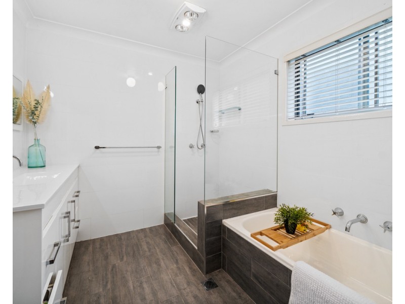 89 Chamberlain Road, Wyoming NSW 2250