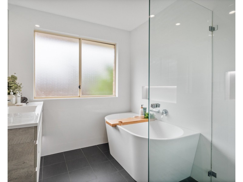 4 Pixie Avenue, Green Point NSW 2251