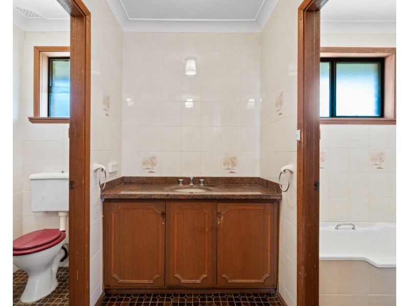 64 Old Gosford Road, Wamberal NSW 2260