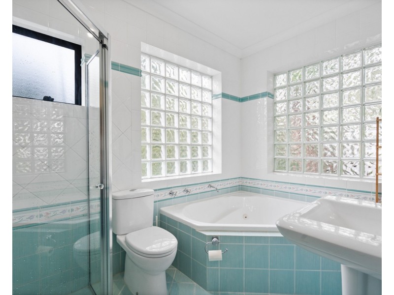 76 Lake Shore Drive, North Avoca NSW 2260