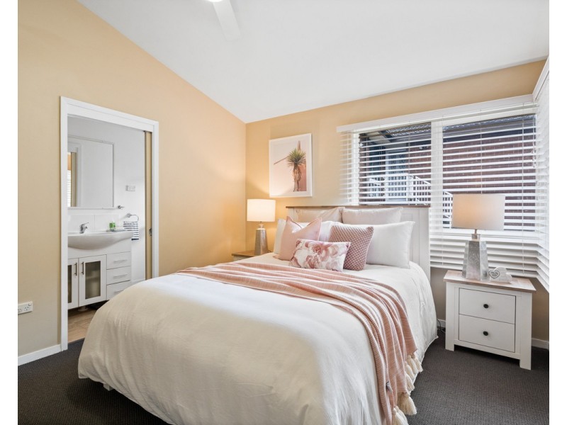 12 Fragar Avenue, Wyoming NSW 2250