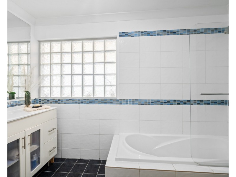 12 Fragar Avenue, Wyoming NSW 2250