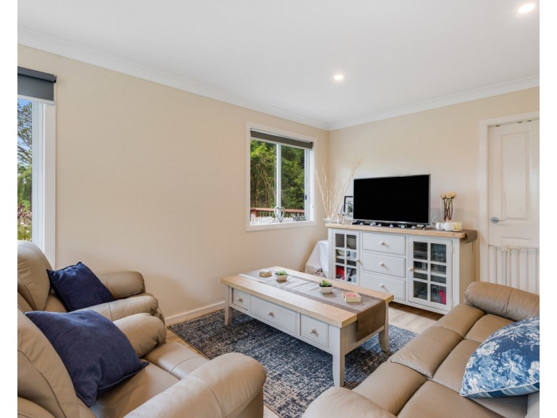 8a Wallarah Street, Lisarow NSW 2250