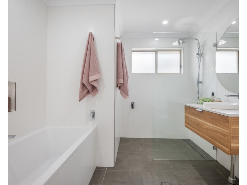 32 Lakala Avenue, Springfield NSW 2250