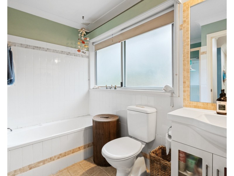 40 Malison Street, Wyoming NSW 2250