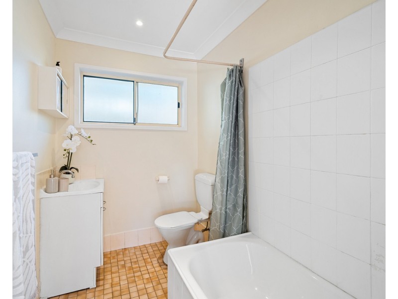 1 Correa Street, Wyoming NSW 2250