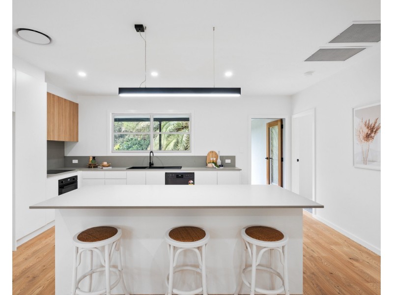 6 Spinnaker Avenue, Tascott NSW 2250