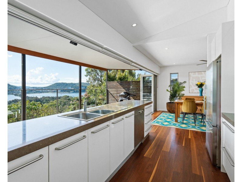 17 Penang Street, Point Clare NSW 2250