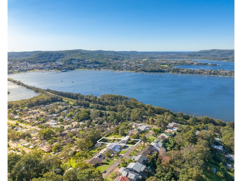 17 Penang Street, Point Clare NSW 2250