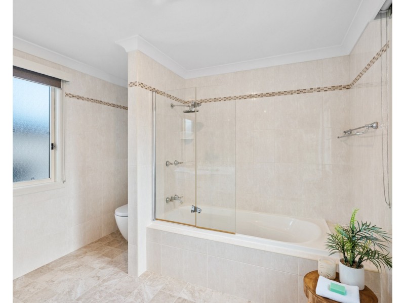 72 Woodview Avenue, Lisarow NSW 2250