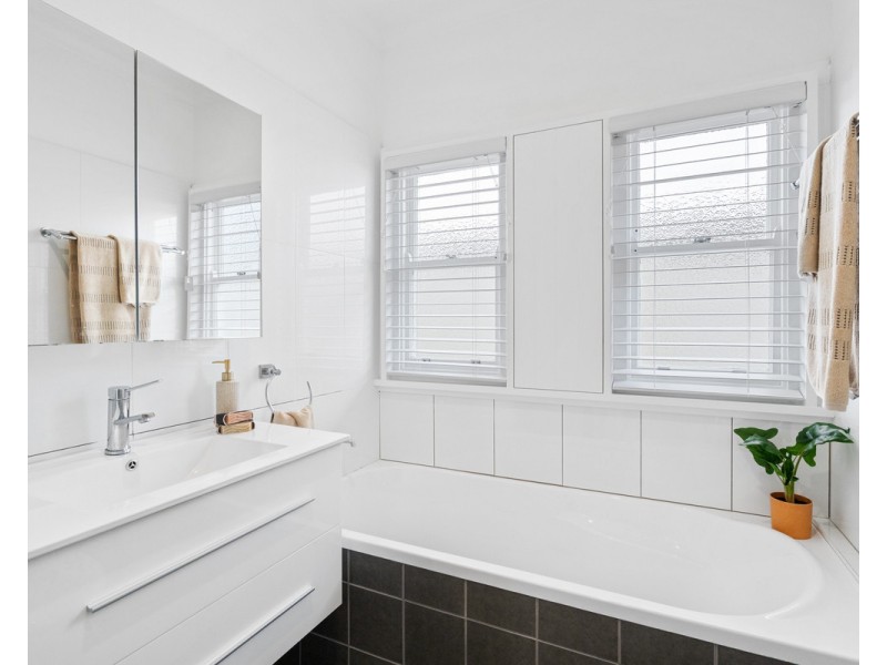 3 Day Street, Wyoming NSW 2250