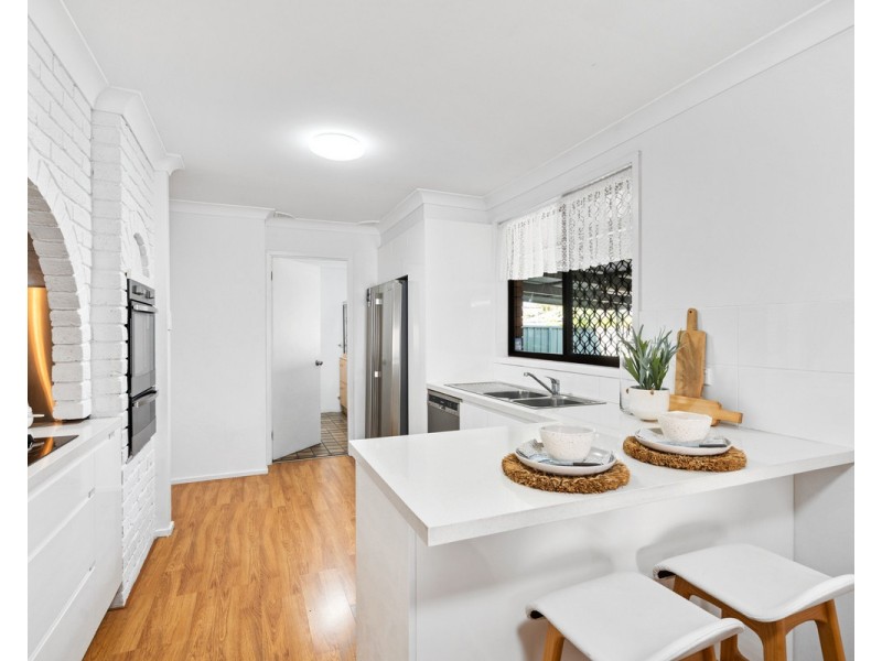 1 Craigend Street, Wyoming NSW 2250