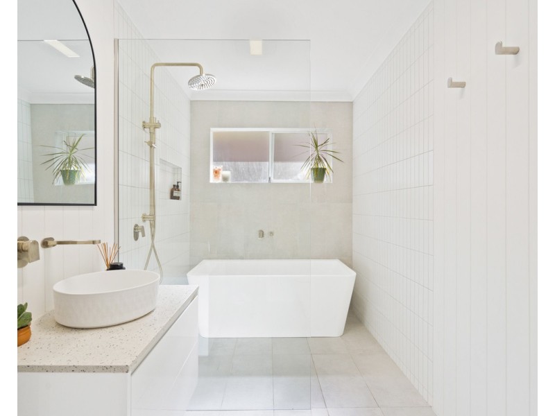 70 Lake Shore Drive, North Avoca NSW 2260