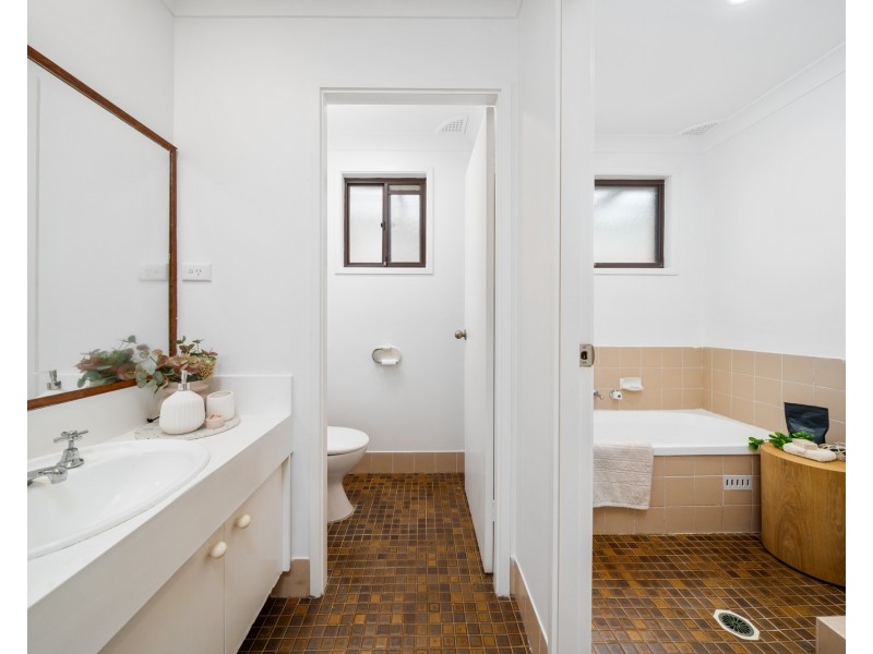 1 Cranbrook Street, Wyoming NSW 2250