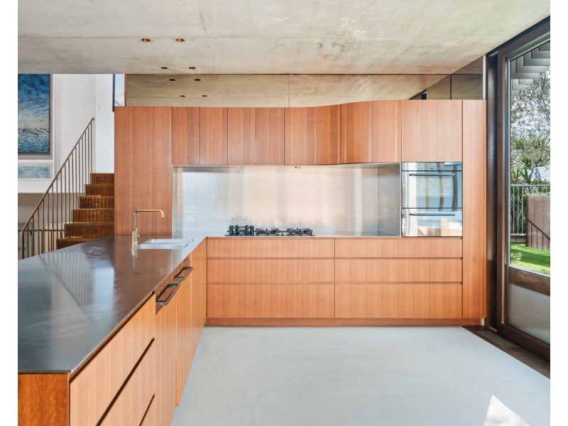 7 Bareena Avenue, North Avoca NSW 2260