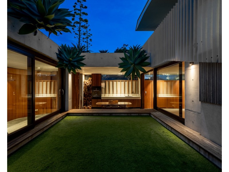 7 Bareena Avenue, North Avoca NSW 2260