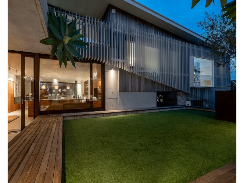 7 Bareena Avenue, North Avoca NSW 2260