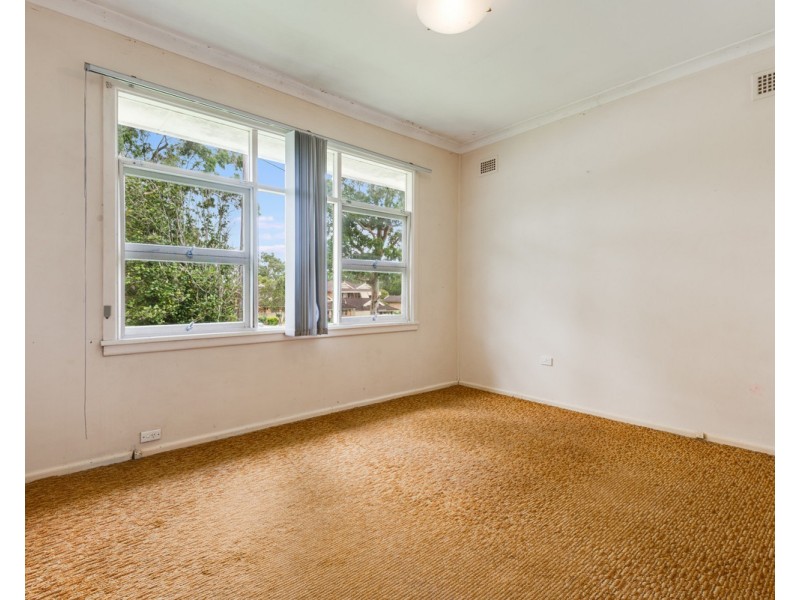 13 Kinarra Avenue, Wyoming NSW 2250