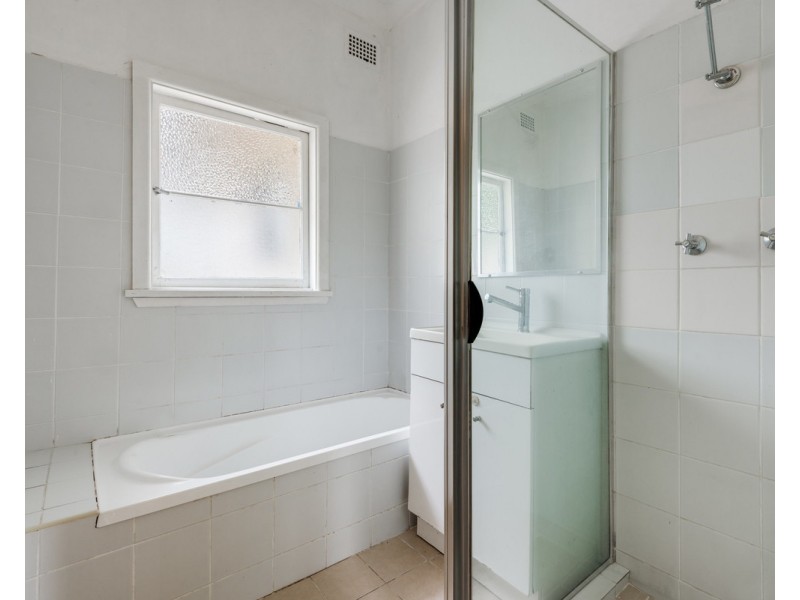 13 Kinarra Avenue, Wyoming NSW 2250