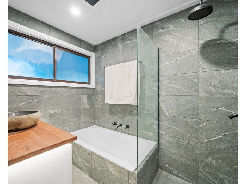 4 Nalkari Avenue, Wyoming NSW 2250