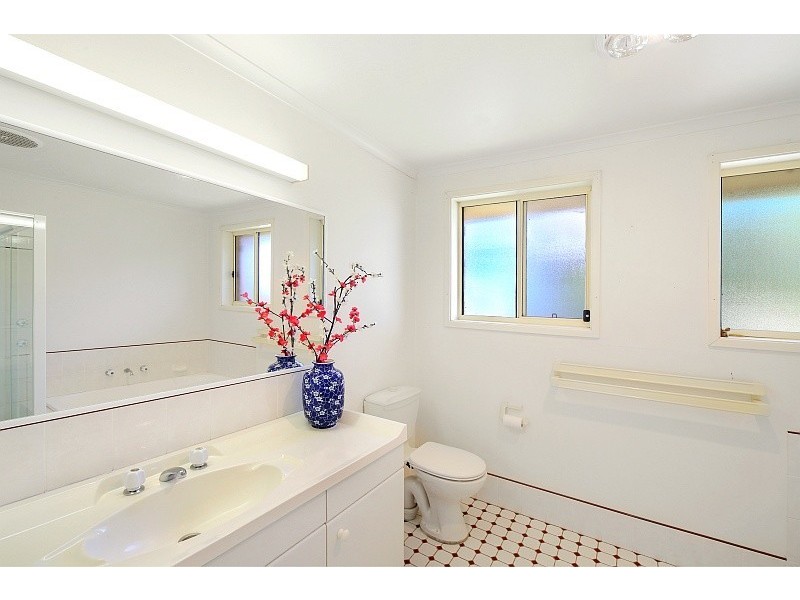 32 James Sea Dr, Green Point NSW 2251