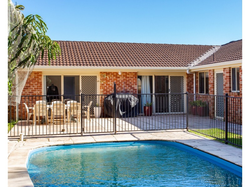 9 Stephen Close, Green Point NSW 2251