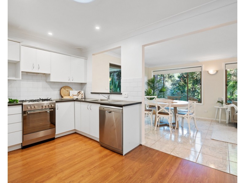 8 Heather Crescent, Wyoming NSW 2250